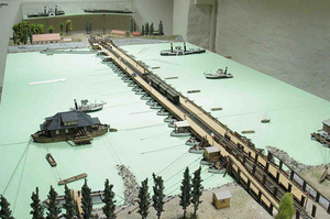 Modell Eisenbahn-Schiffsbrücke