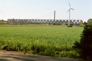 Die modernen Brücken vom Hofgut Maxau aus